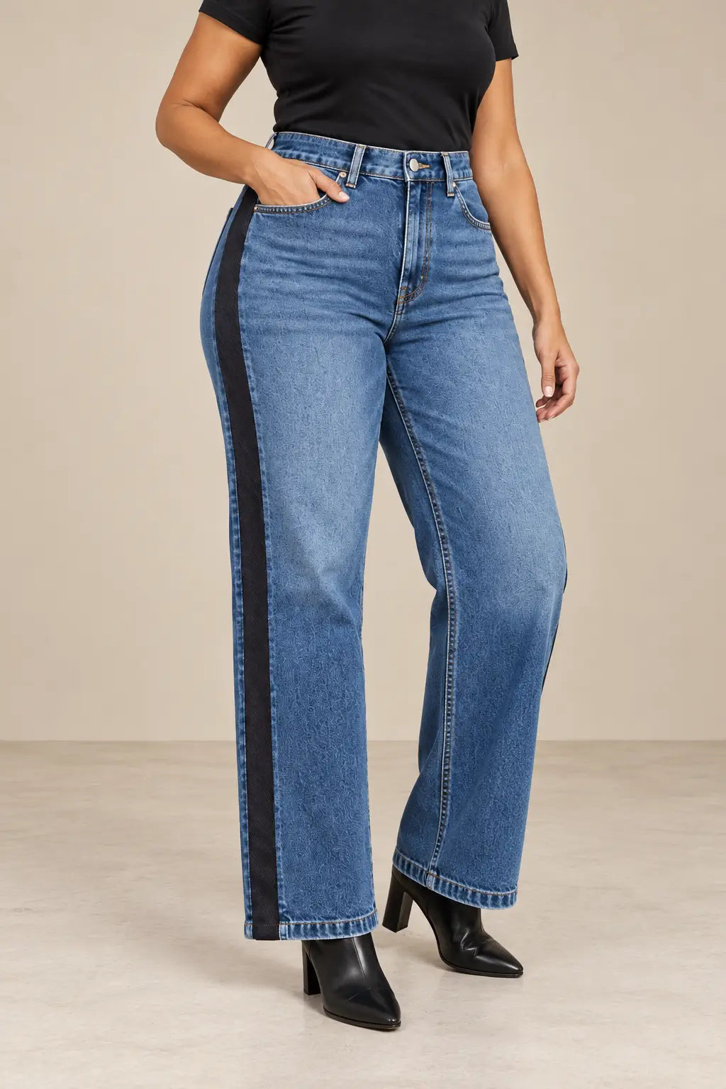 Pantalón Cashia Denim 403 azul, talla XL, en medio plano inferior y pose de tres cuartos.