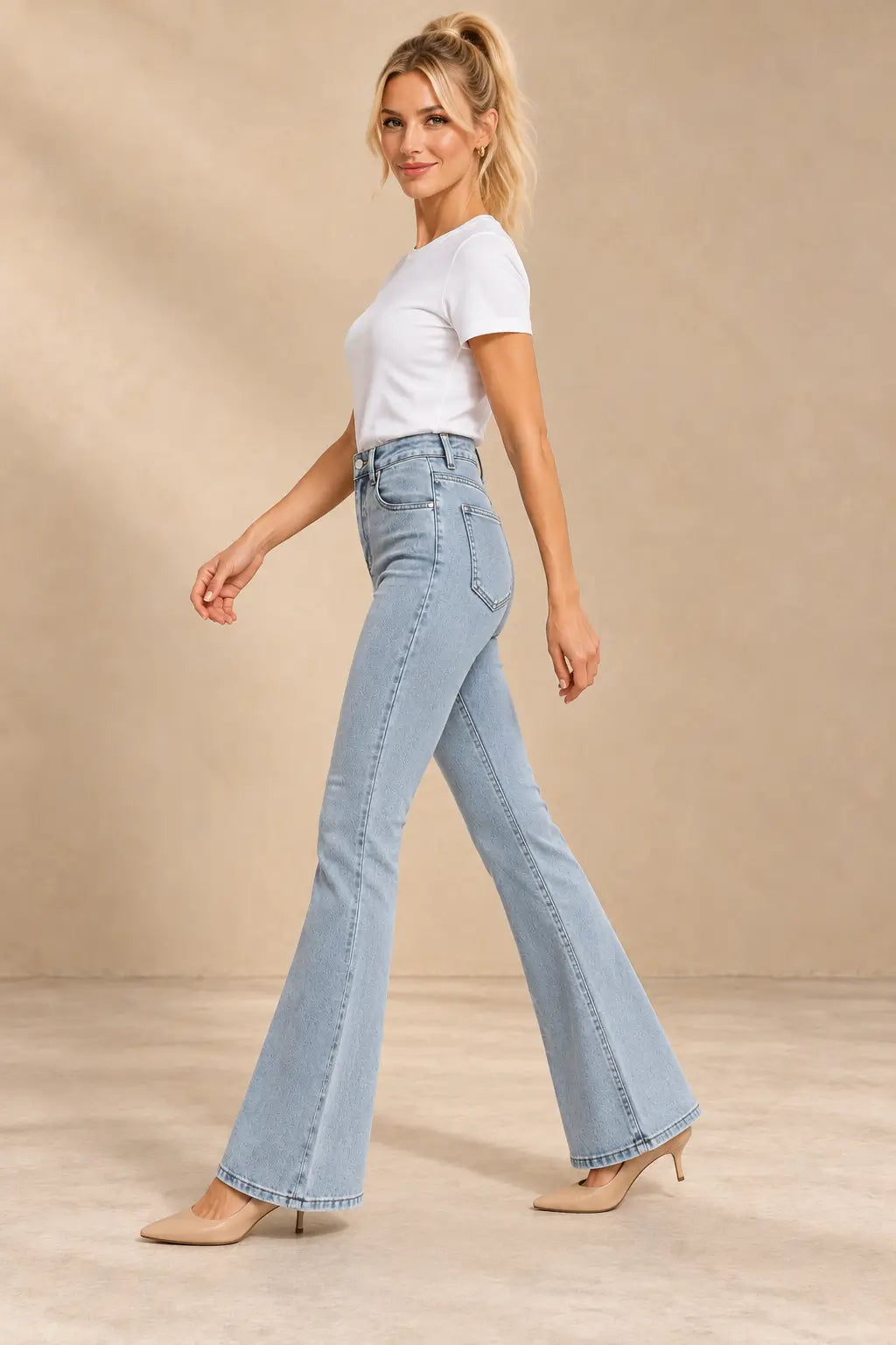 Pantalón Cashia Denim 500 azul claro, talla S, vista de perfil caminando.