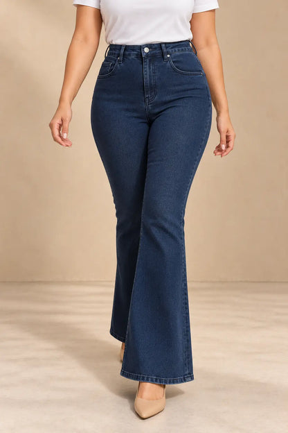 Pantalón Cashia Denim 500 azul oscuro, talla L, medio plano inferior con camiseta blanca.