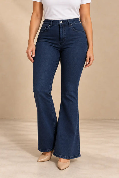 Pantalón Cashia Denim 500 azul oscuro, talla M, medio plano inferior con camiseta blanca.