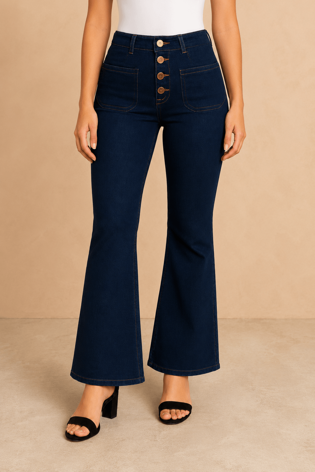 Pantalón Cashia Denim 502 azul oscuro acampanado, vista frontal desde la cintura hasta los pies.