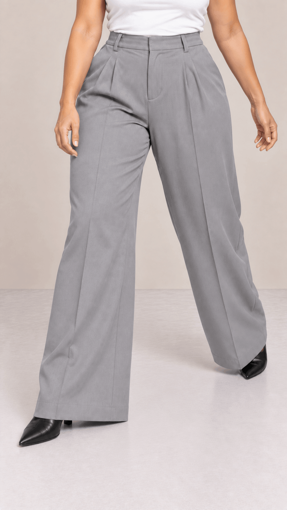Pantalón Cashia Flow gris talla XL en medio plano inferior