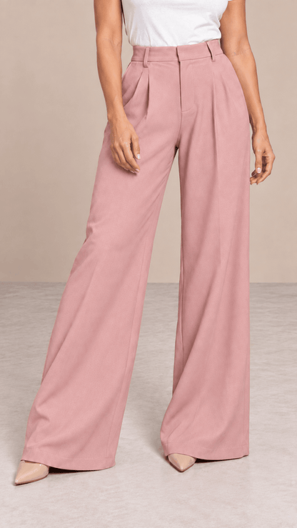 Pantalón Cashia Flow rosa empolvado talla M en medio plano inferior desde la cintura hasta los zapatos