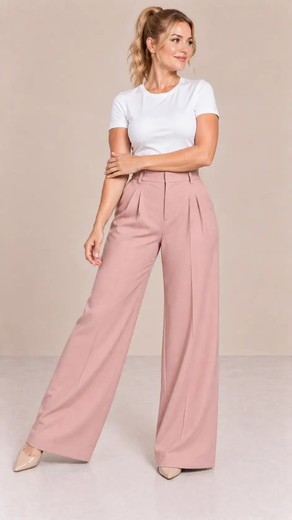 Pantalón Cashia Flow rosa empolvado talla S en cuerpo entero con modelo rubia