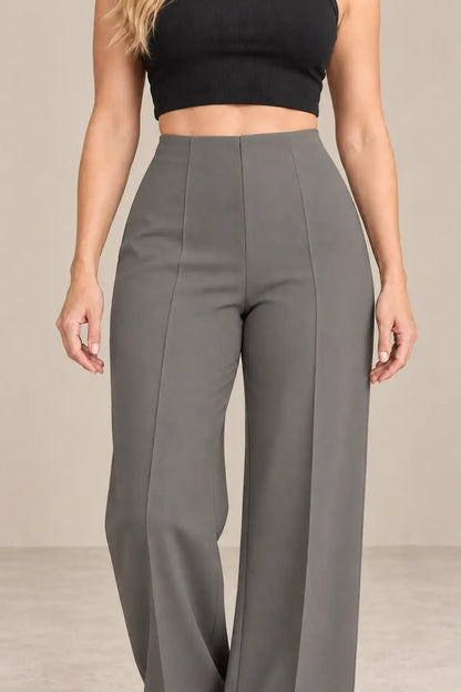 Pantalón de mujer tiro alto pierna amplia en color gris, elegante y moderno, ideal para cualquier ocasión.