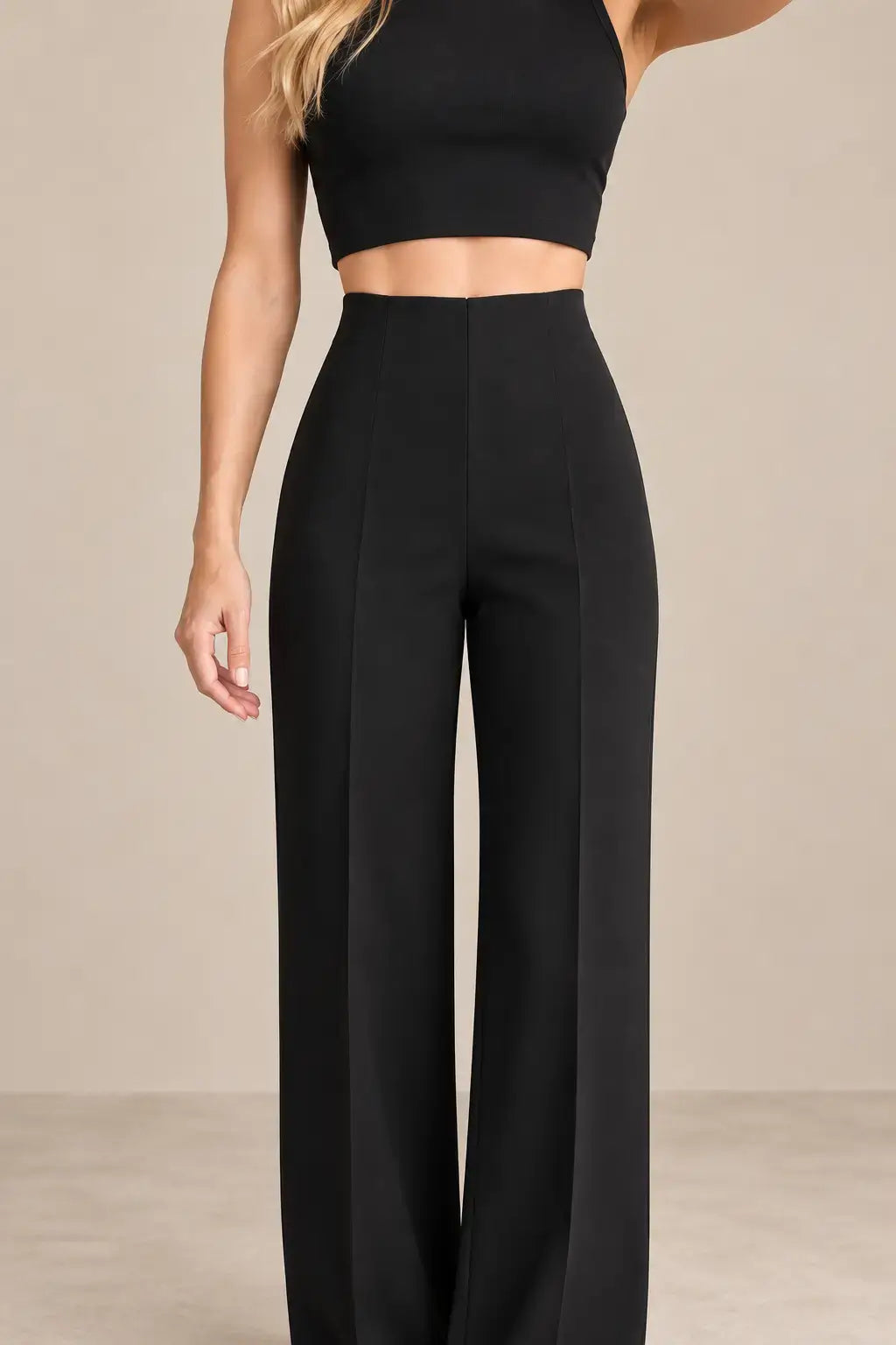 Pantalón de mujer tiro alto pierna amplia de Cashia Spire en color negro, elegante y moderno.