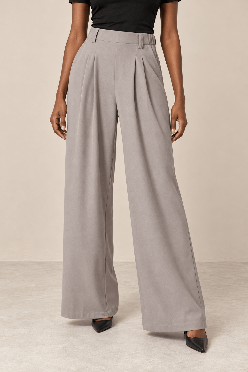 Pantalón ancho de tiro alto en gris claro Cashia Vault, con pliegues y corte elegante, ideal para cualquier ocasión.