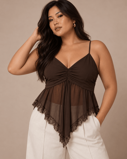 Top Cashia Lucca marrón en talla L, con escote en V, tejido semitransparente y bajo asimétrico con encaje.