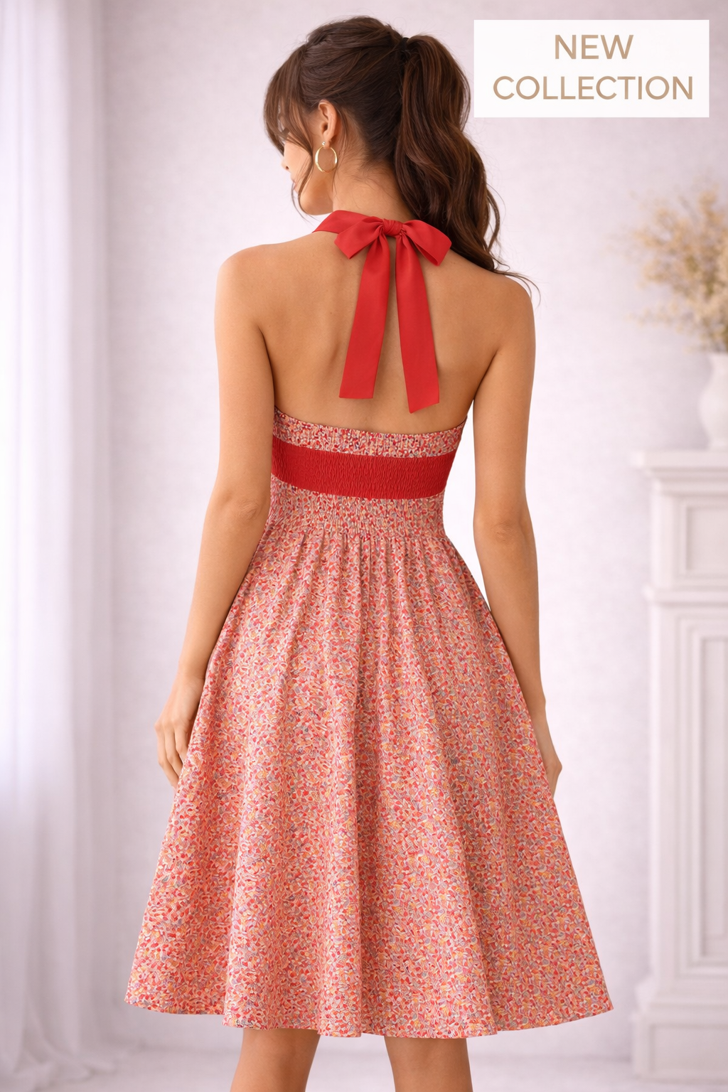 Vestido Cashia Cádiz de espalda en cuerpo entero con diseño halter, cinta roja al cuello y espalda elástica fruncida.