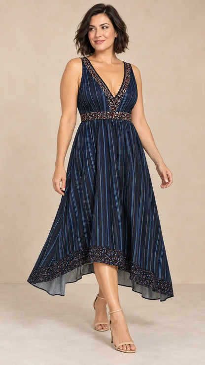 Modelo de talla M con corte bob luciendo el Vestido Cashia León azul marino.