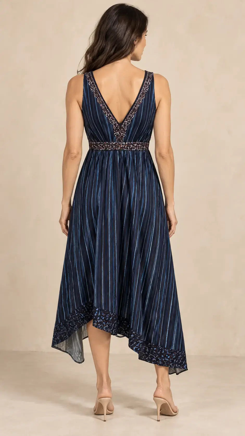 Vestido Cashia León azul marino en talla S, vista completa de espalda.