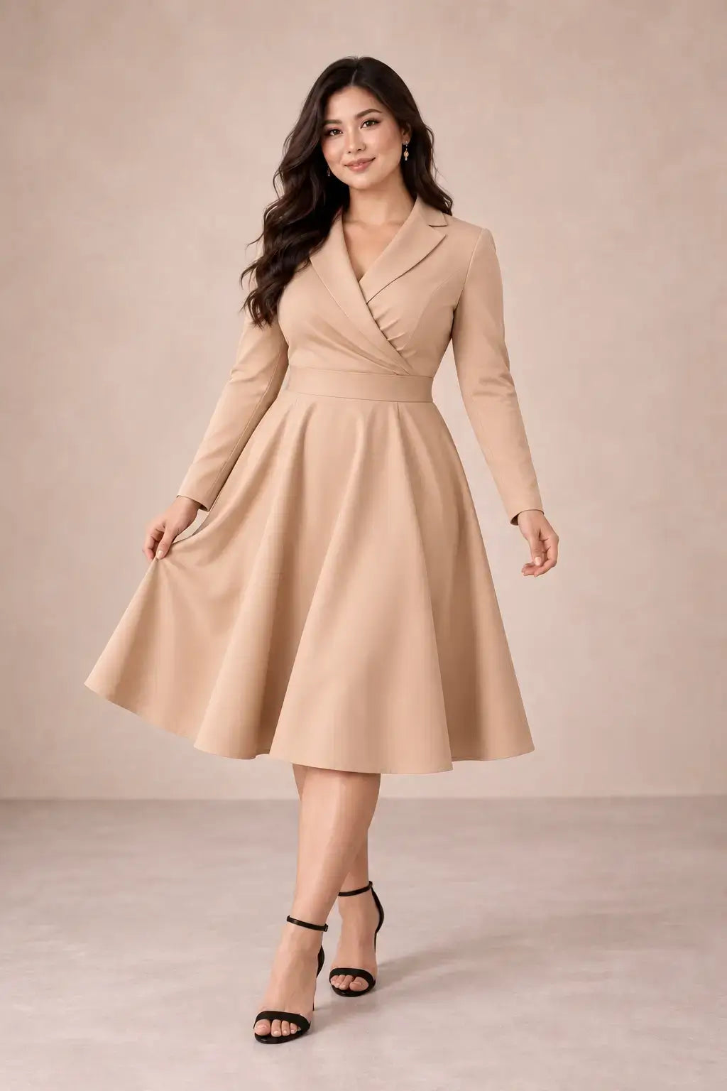 Vestido Cashia París albaricoque en modelo asiática talla L, escote en V cruzado y falda midi.
