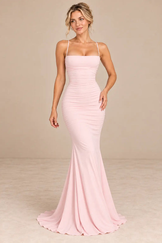 Vestido Cashia Ravello rosa, talla S, vista frontal con tirantes finos y falda sirena.
