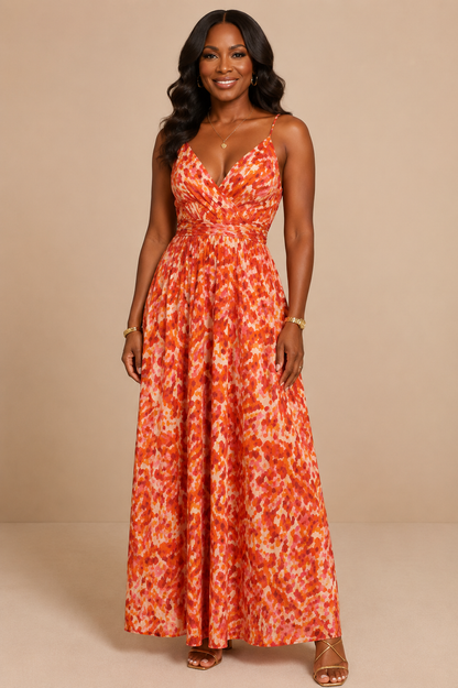 Modelo de raza negra con Vestido Cashia Salerno rojo largo, escote en V, tirantes finos y cintura alta, vista frontal.